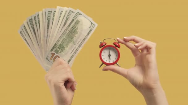 Dinheiro tempo mãos dólar despertador definido 3 gestos — Vídeo de Stock