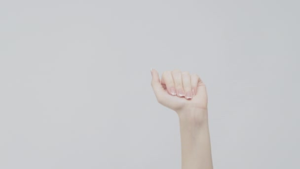 Adeus gesto despedida sinal mulher dobrando os dedos — Vídeo de Stock