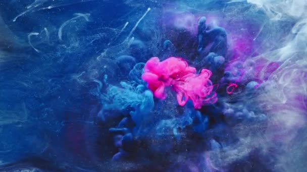 Renkli mürekkep damlaları neon mavisi parlak buhar — Stok video