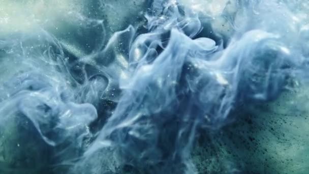 彩烟背景蓝色闪光的油漆水 — 图库视频影像