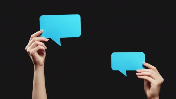 Online chat messenger app mãos ícones de discurso em branco — Vídeo de Stock