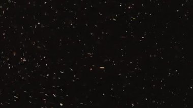 Kıvılcımlar saçar, altın parçacıklar uçuşur