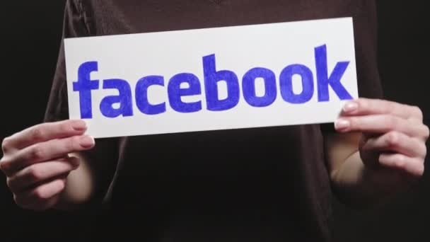 Facebook logotipo global mãos de comunicação site — Vídeo de Stock