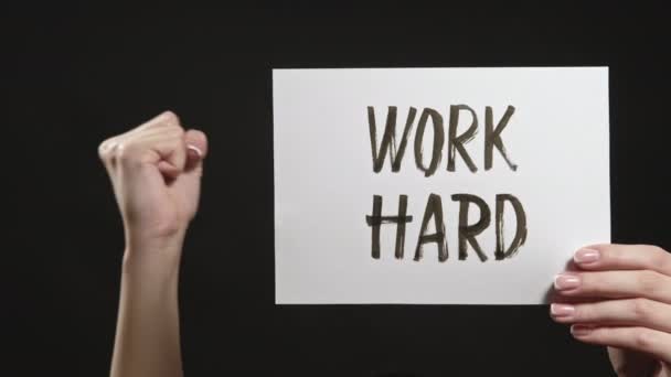 Trabajo duro vida motivación mujer puño mano gesto — Vídeos de Stock