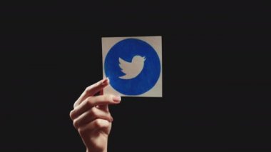 Twitter logosu küresel iletişim el uygulaması siyah
