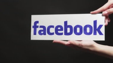 Facebook logosu sosyal medya tanıtım el web sitesi