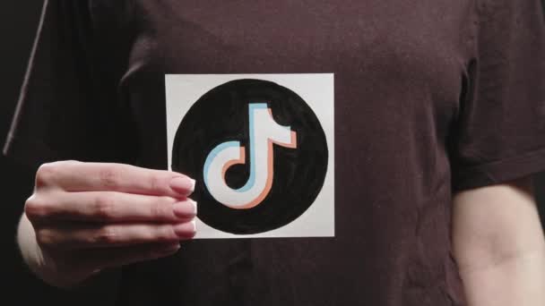 Tiktok-logo online underholdningsnettverkikon – stockvideo