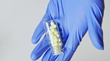 Eczacılık ilaçları. Eldiven, hap kutusu. 4 numara.