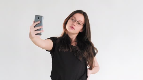Blogger estilo de vida redes sociales mujer selfie — Vídeo de stock