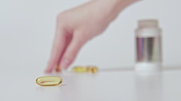 Voedingssupplement hand verzamelen capsules set 2 — Stockvideo