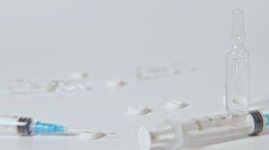 Grip aşısı ilaç tedavisi şırınga hapları