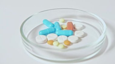 İlaç laboratuvar test kapsülleri 2 ayarlandı