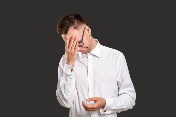 Zklamaný muž portrét facepalm gesto skeptický — Stock fotografie