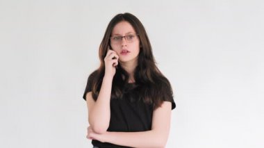 Telefon sorunu, bağıran bir kadının canını sıktı