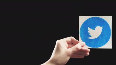 Twitter simgesi sosyal medya stratejisi el uygulaması logosu