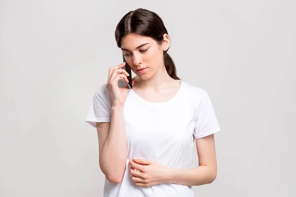 Telefon odległość komunikacja relaks kobieta — Zdjęcie stockowe