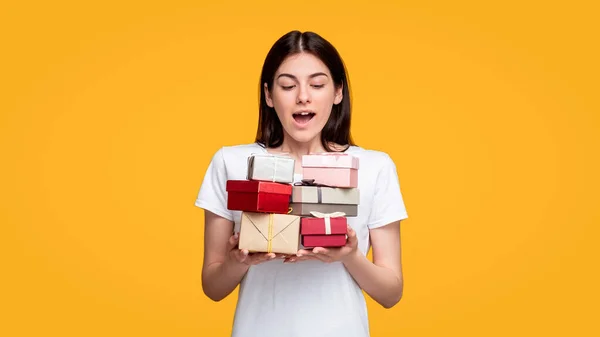 Születésnap meglepetés ünnep ajándék nő ajándék dobozok — Stock Fotó