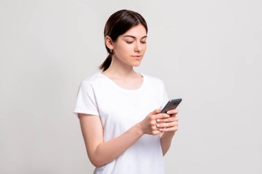 mobil sohbet çevrimiçi iletişim kadın telefonu