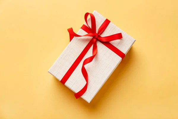 Födelsedag överraskning gåva leverans presentförpackning — Stockfoto