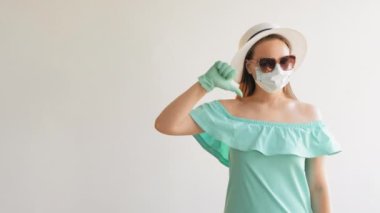 Sınırlar kapalı COVID-19 önleme kadını