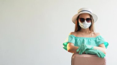 Dikkatli olun. Salgın, turist kadınları ölçüyor.