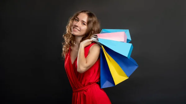 Vacanza shopping offerta felice donna ricca — Foto Stock