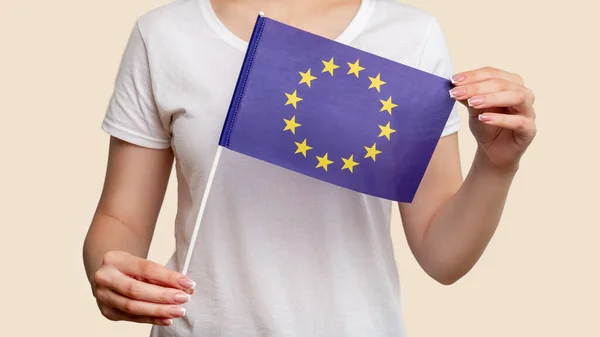 Eu bandeira União Europeia mulher símbolo nacional estrelas — Fotografia de Stock