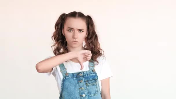 Nope gesture refusal sign skeptic girl thumbs down — Stock Video