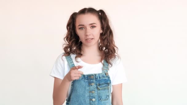 Подросток vlogger стиль жизни мотивация девушка — стоковое видео