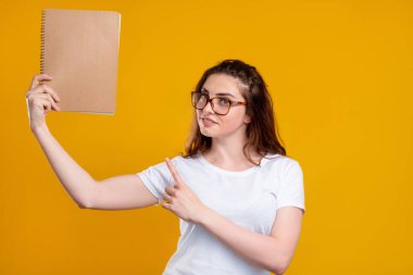 İşletme master sınıf kendine güvenen kadın