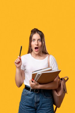 Harika bir fikir öğrenci yaşam tarzı şoke olmuş kadın.