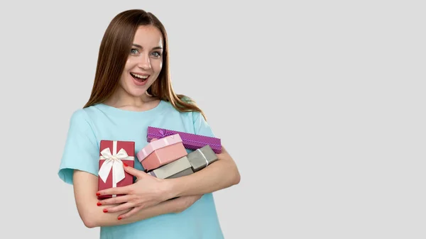 Férias compras bónus festivo mulher encantada — Fotografia de Stock