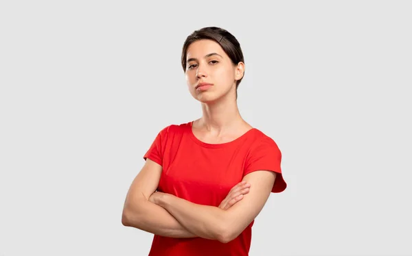 Gekruiste armen zelfvertrouwen gebaar vrouw — Stockfoto