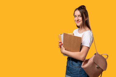 Öğrenci yaşam tarzına geri dön zeki kadın.