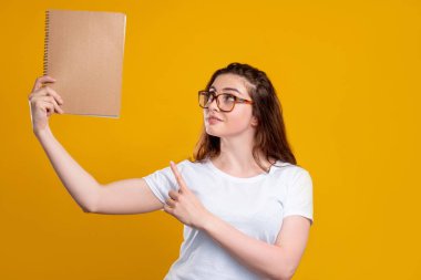 başlangıç proje stratejisi planı akıllı iş kadını