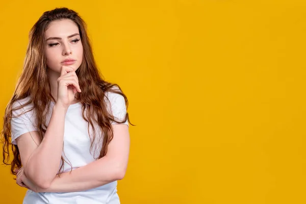 Skeptic woman portrait advertising background — Stock Photo, Image