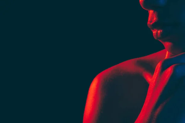 Мужчина силуэт неоновый свет неузнаваемый человек — стоковое фото
