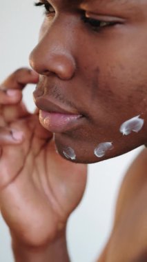 Erkek cilt bakımı siyah adam losyonu