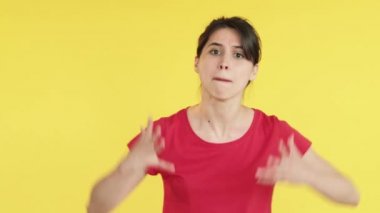 Öfkeli kadın portresi Öfkeli çığlık atıyor