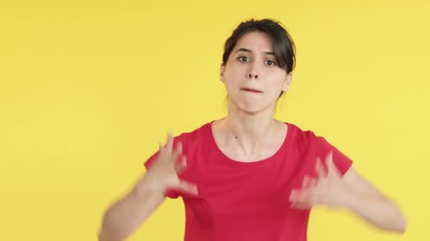 Mujer furiosa retrato sensación rabia loco gritando — Vídeo de stock