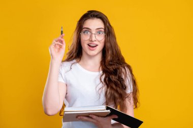 İlham verici kadın portresi yaratıcı fikir hevesli