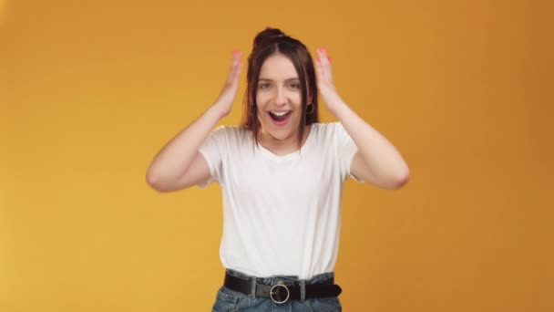 Знак схвалення жестів схвильовані жіночі емоції — стокове відео