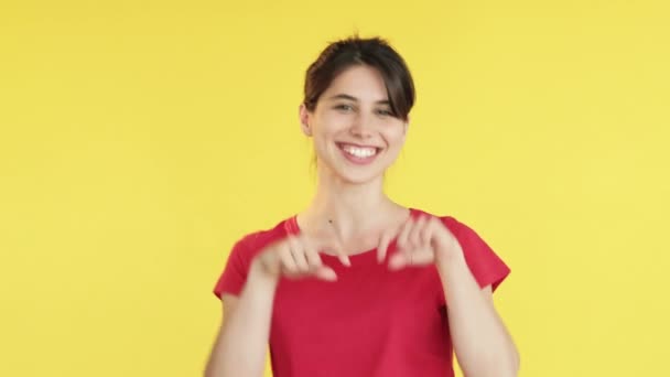 Wysłać miłość romantyczne emocje szczęśliwy flirt kobieta — Wideo stockowe