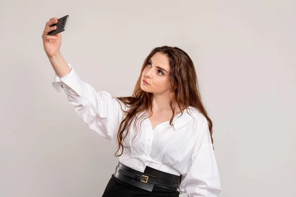 Blogger estilo de vida social media woman taking selfie —  Fotos de Stock