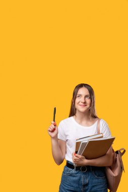 akıllı öğrenci çözüm bulur ilham verici kadın