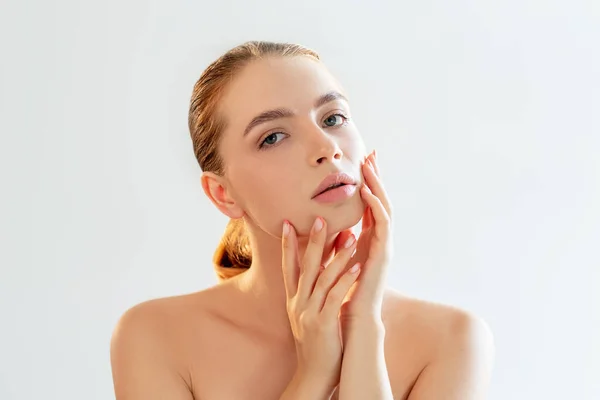 Pulizia del viso procedura disintossicante donna pelle perfetta — Foto Stock