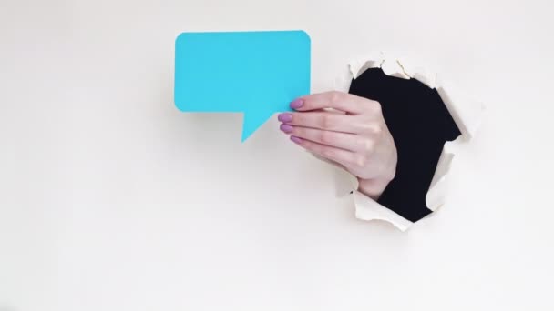 Dialogue icon blank speech bubble hand paper hole — Stock Video