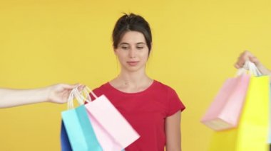 Alışveriş başarısızlığı Kara Cuma kadını üzgün
