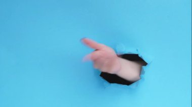 Çabuk öde, kadın eli çabuk olsun.