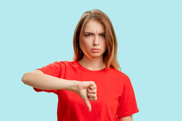 Dislike gesture refusal sign woman thumb down — Stock Photo, Image
